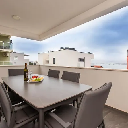 Luna Apartament *